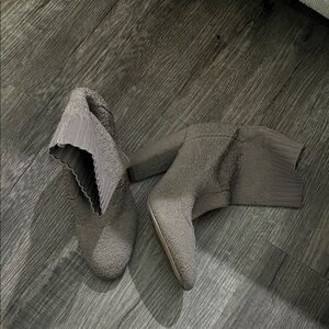 Charles David Textured Gray Heeled Boots